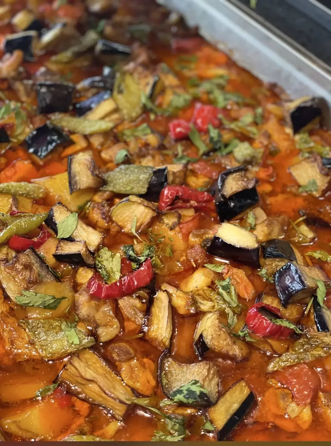 Gemüsegericht mit Auberginen und Paprika